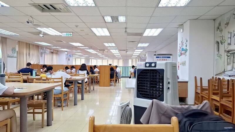 暑假酷熱難耐！淡水水碓圖書館空調大修 市府承諾7月底前完工