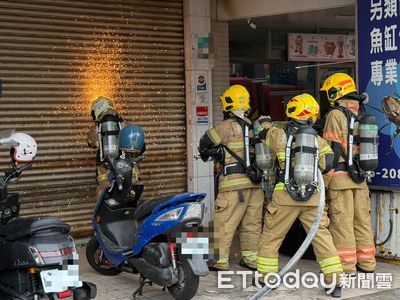 台南東區鐵皮商店驚傳火警 消防英勇破門救援無人傷亡