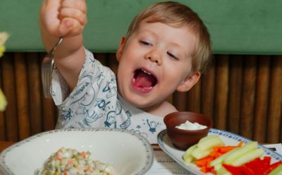 兒童節出門用餐不再怕！專家教你5招讓孩子安靜吃飯無需手機