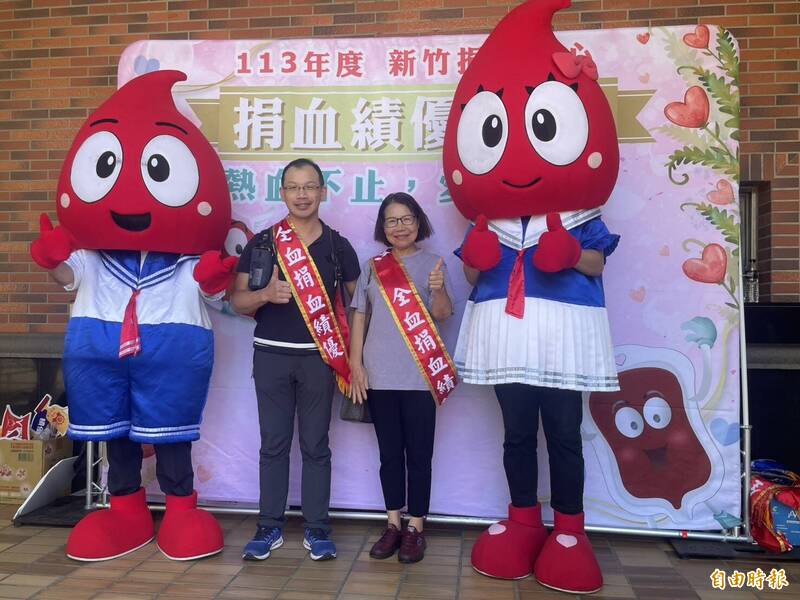 母子檔與40年捐血英雄獲表揚：傳承愛心與奉獻精神