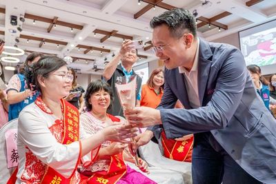 大園區22位模範母親獲表揚 展現社會服務與母愛力量