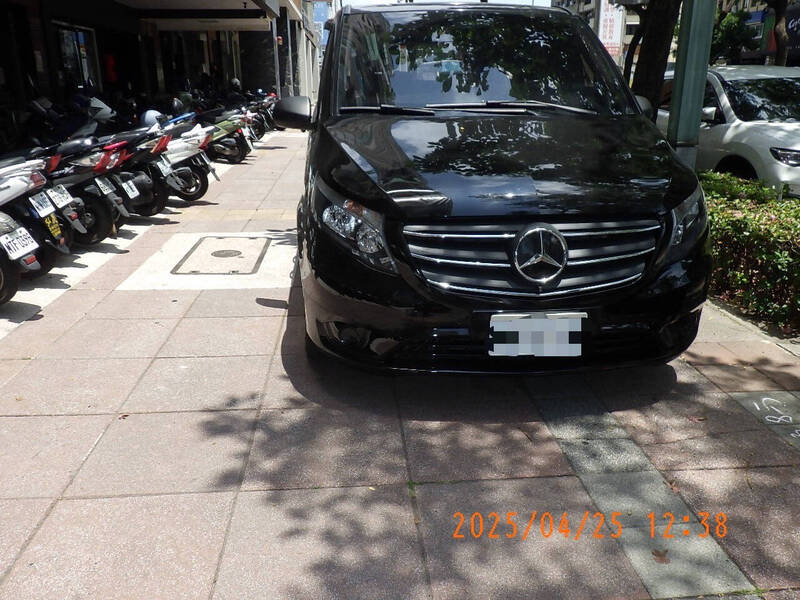高雄遺體禮車違停人行道被拖吊 殯葬業者傻眼影響接運遺體