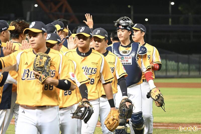中職》公辦熱身賽未得分局數停在21局 兄弟單場3轟大勝台鋼