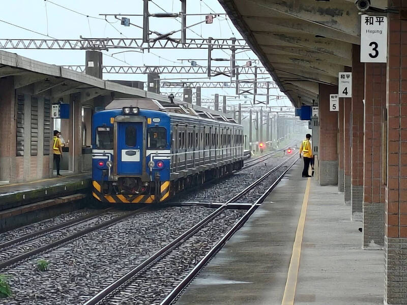 花蓮豪雨引發北迴線中斷 台鐵緊急搶修目標明日恢復通車