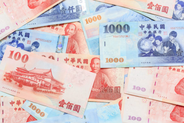 房市與車市雙雙遇冷：首季三大稅收減近一成，高價車需求逆勢成長