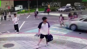 三峽驚悚車禍：78歲駕駛高速衝撞釀3死12傷，學生過馬路瞬間慘被撞飛