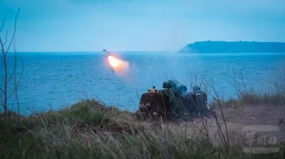 澎湖防衛部實彈演練成功瓦解敵軍夜間突擊，展現強大防禦能力