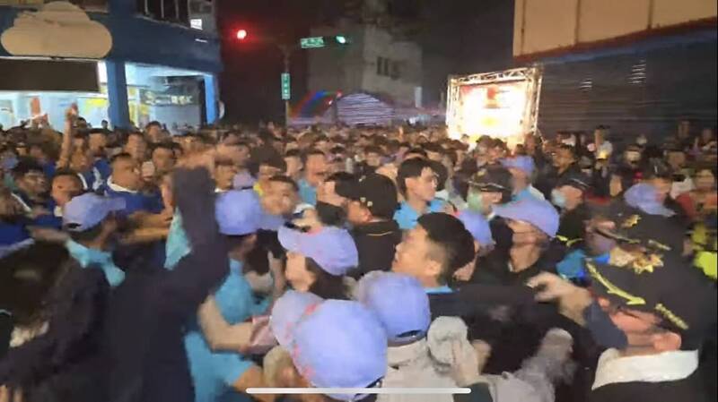 大甲媽祖回鑾引發衝突：民眾與秩序組互毆，警方強力介入