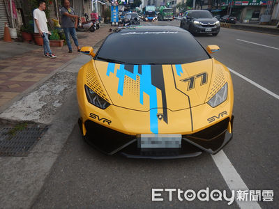 台中重機騎士恍神追撞名車！「公主派對」直播主藍寶堅尼車尾受損