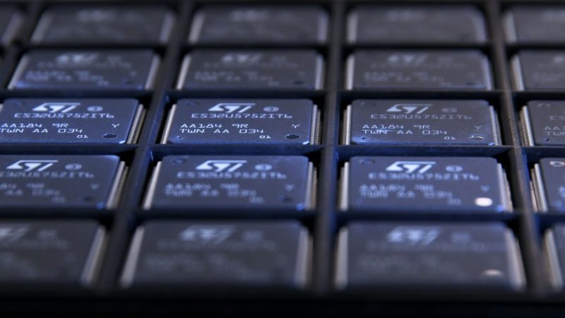 意法半導體股價大漲7%，預測第一季為全年低點，後市看漲