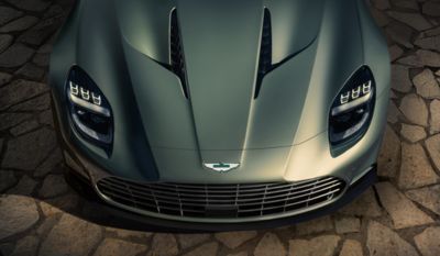 Aston Martin「最強V12前置敞篷」亮相!14秒開闔、極速略勝法拉利