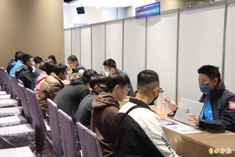 嘉義縣大型徵才台積電參與 千人投履歷