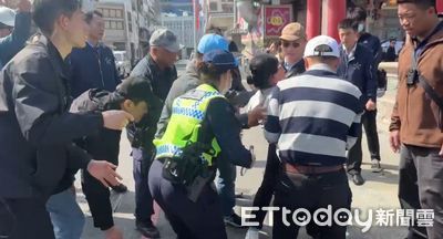 總統賴清德蒞臨台東天后宮 蔡學良母陳情被架離