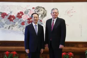 中國外交部副部長與挺川普參議員戴恩斯會面