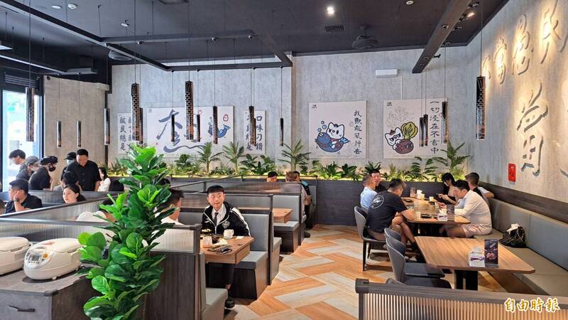 刁民酸菜魚高雄旗艦店開幕引爆人潮 計劃進軍新加坡