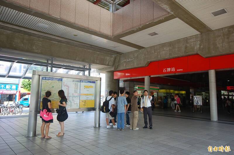北捷石牌站驚魂！女子持刀刺傷乘客 檢方聲請送精神醫院
