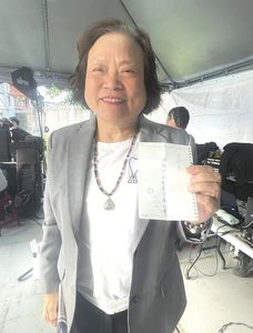 陳淑姿花蓮宣講「我單身父母不在!全心工作」 鄉親遞加油紙條