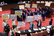 卓揆挑戰警消退休福利 藍白聯手誓言否決覆議案