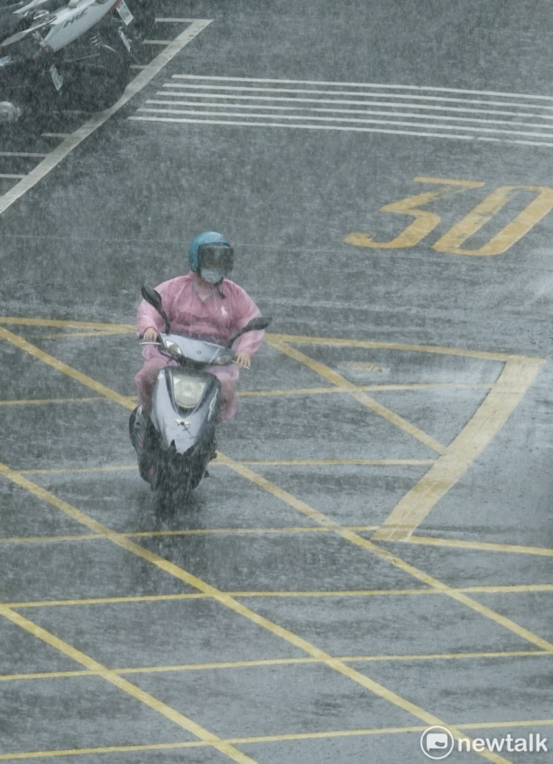 鋒面來襲！今晚至週日清晨全台將迎來強降雨高峰