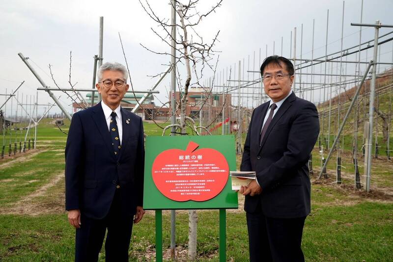台南市長黃偉哲訪日種蘋果樹 台南新路將命名「弘前路」紀念友誼