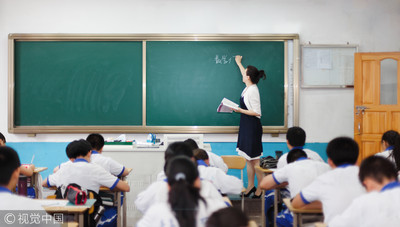 學生檢舉校餐驚見蛆蟲，反遭教育局員工罵髒話引發公憤