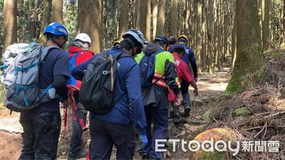 女「臉朝下」倒阿里山古道!登山客聯手警消搶救 她仍不幸身亡