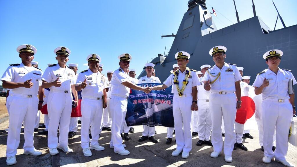 日本護衛艦“能代”號首次停靠菲律賓蘇比克海軍基地