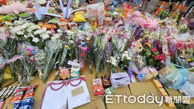 三峽車禍慘劇：學姐獻體育服悼念亡魂，民眾齊聚路口哀悼