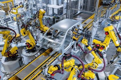 BMW雷根斯堡工廠擴建車身廠區，X1與X2生產效率大躍進
