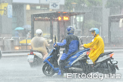 雙鋒面襲台！中部以北周三晚起迎大雨 周末再一波
