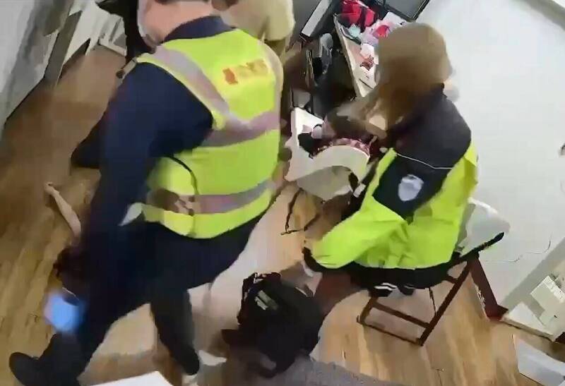 男扮女裝「金髮Yuki」慘了!亂入幫男童CPR 中檢分案查偽造文書
