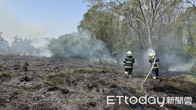 金門三小時內連發兩起田野大火 警消全力搶救4000平方公尺火場