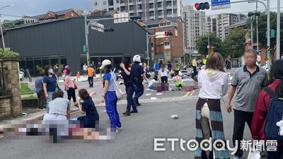 三峽78歲翁闖紅燈撞死3人，專家轟交通部：新車應強制安裝自動緊急煞車