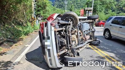 台中轎車上山訪友失控撞山壁 3人輕傷驚魂