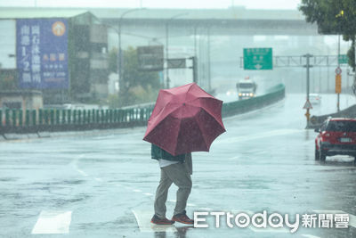 暴雨警報響起！新北、桃園、新竹四縣市慎防強降雨和雷擊