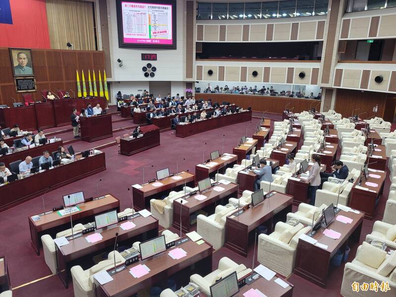 台北市社宅報修破萬 議員質疑豪華外殼下的危樓危機