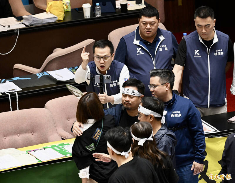 立委肢體衝突判賠20萬：邱議瑩扇羅智強一記耳光惹議