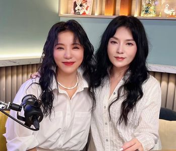 丁噹生日驚喜！與唐綺陽同框驚現「雙胞胎」驚人相似度