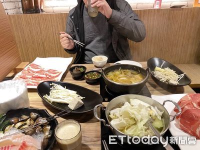 送iPhone慶脫單反被嫌火鍋掉價！網友傻眼：年輕人的價值觀難懂