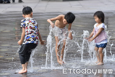今高溫上看36度 周五變天降溫「雨連下6天」