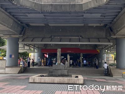 石牌捷運驚現隨機刺人事件！42歲女候車時背部中刀 嫌犯當場被捕