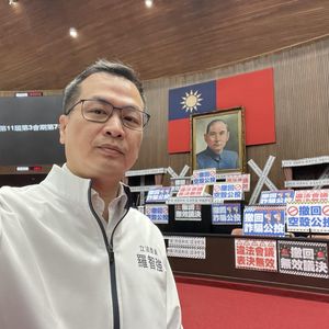 綠委夜排搶占立院議場主席台 羅智強:民進黨竟然霸凌卓榮泰