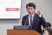 黃國昌痛批勞動部不追討就安基金濫用 知情人士：誤解審計部報告