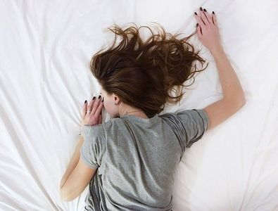 摩斯漢堡員工下藥迷昏女同事，店內強制猥褻後賠170萬免入獄