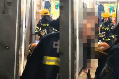 女住戶高喊「救命」鄰居急報案!消防員破門尷尬了...她抱衣服探頭
