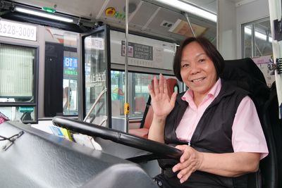 母親節特別報導：新北公車女駕駛14年堅守崗位，為家庭與乘客帶來溫暖