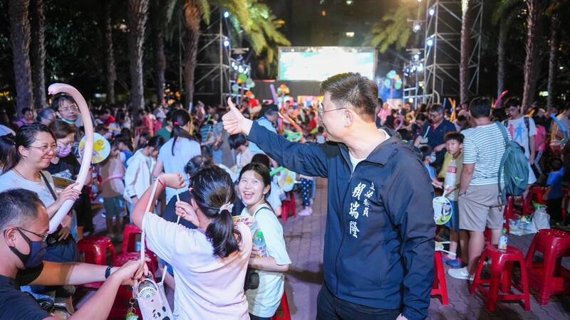 高雄市長初選激烈競爭：賴瑞隆親子馬戲、許智傑東京交流、邱議瑩里民支持