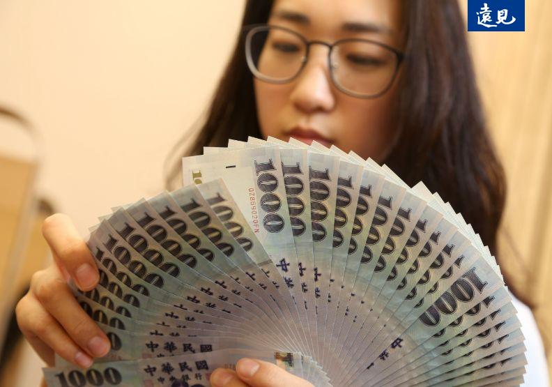 新台幣狂升逾3%！熱錢湧入引發美元資產持有者恐慌，該逃還是加碼？