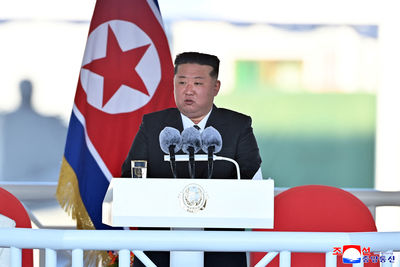 金正恩震怒！北韓新驅逐艦下水慘遭破洞，誓言嚴懲責任人