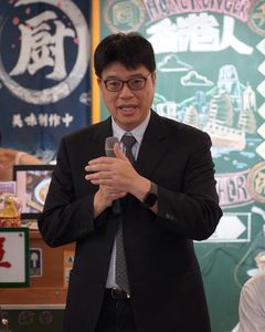 邱垂正警示：中共對港澳控制加劇 影響港人長期居留權